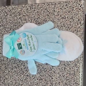 Aloe Moisture gloves and socks